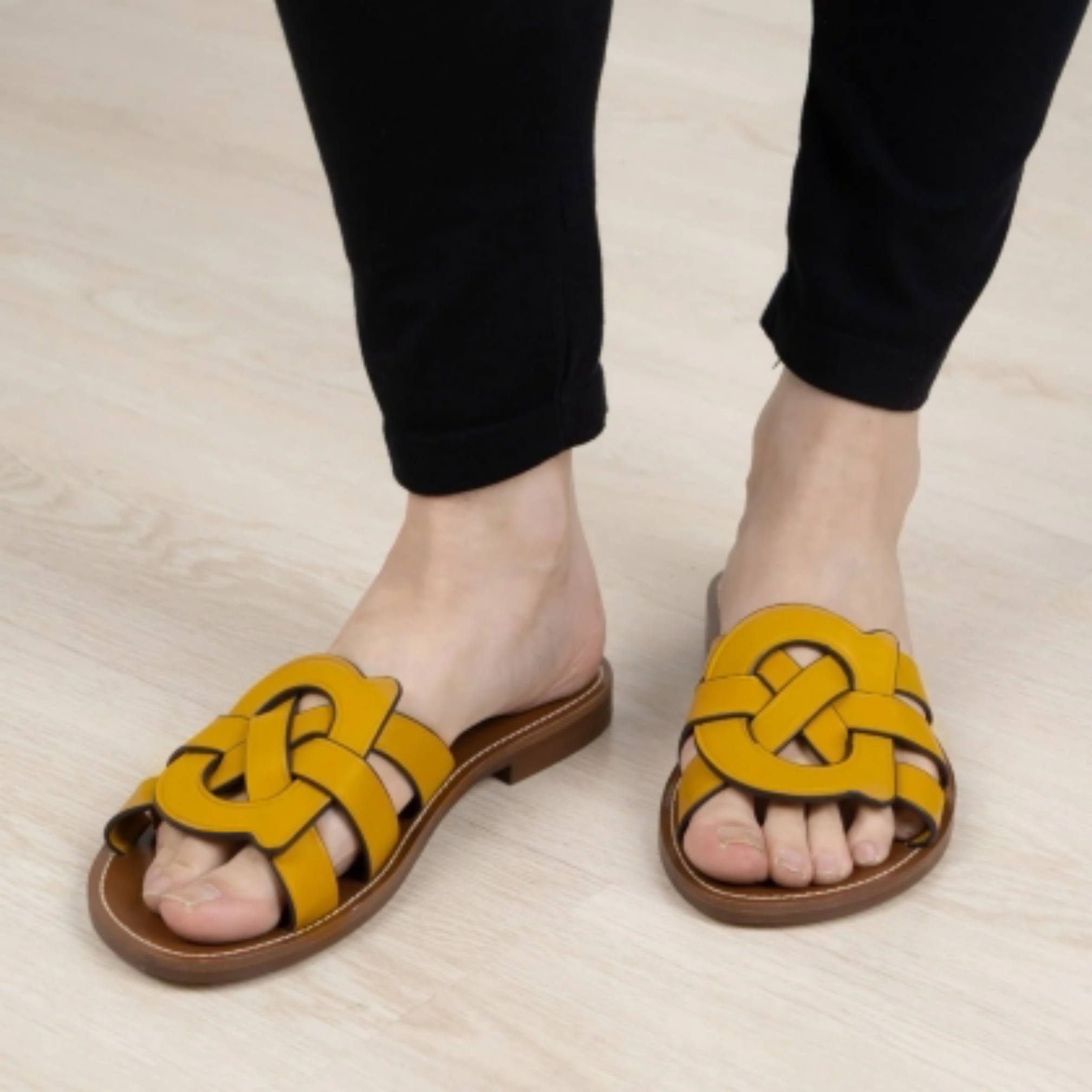 Coach Issa Sandals Flat Leather Yellow 