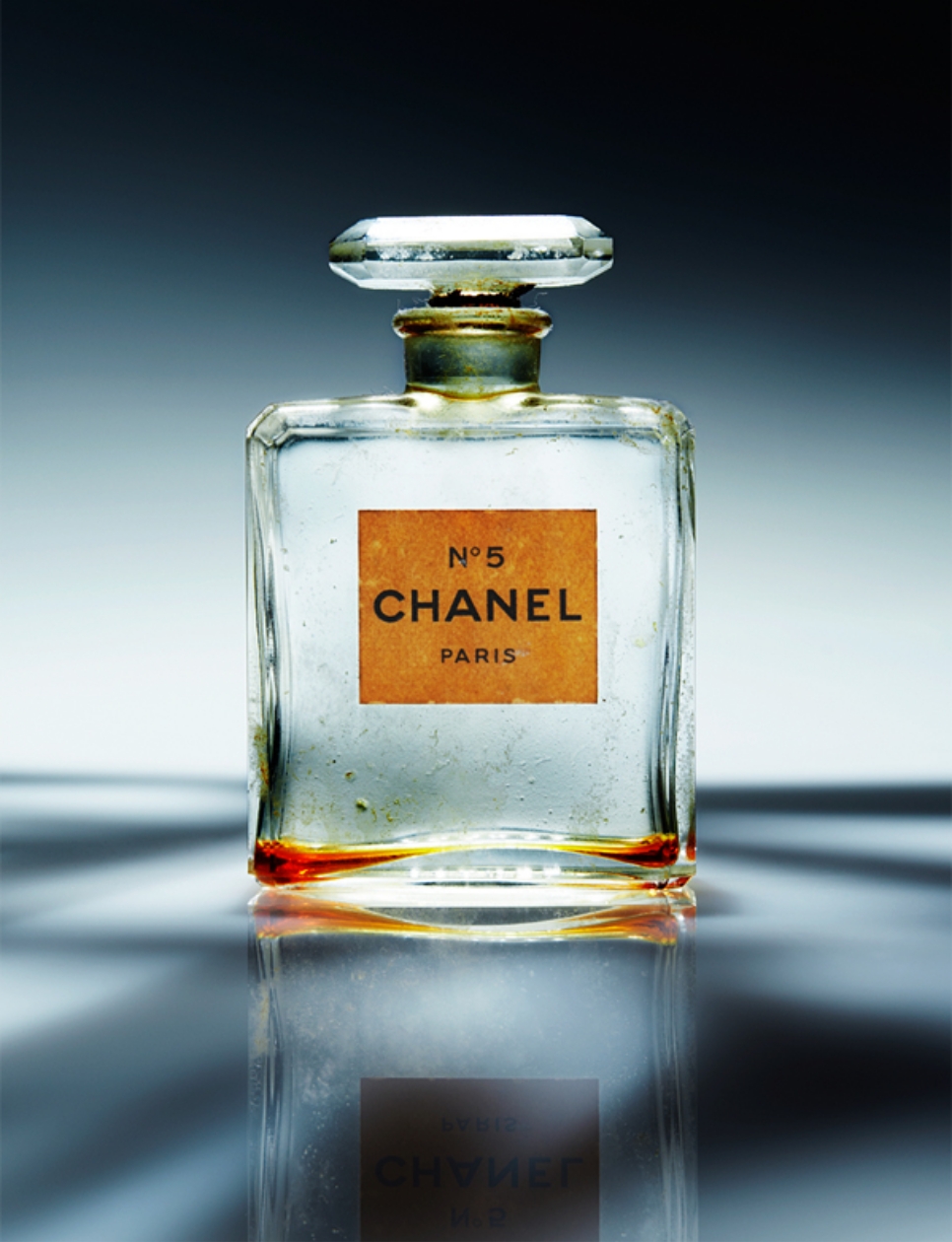 Botol orisinil Chanel N°5 dari tahun 1915