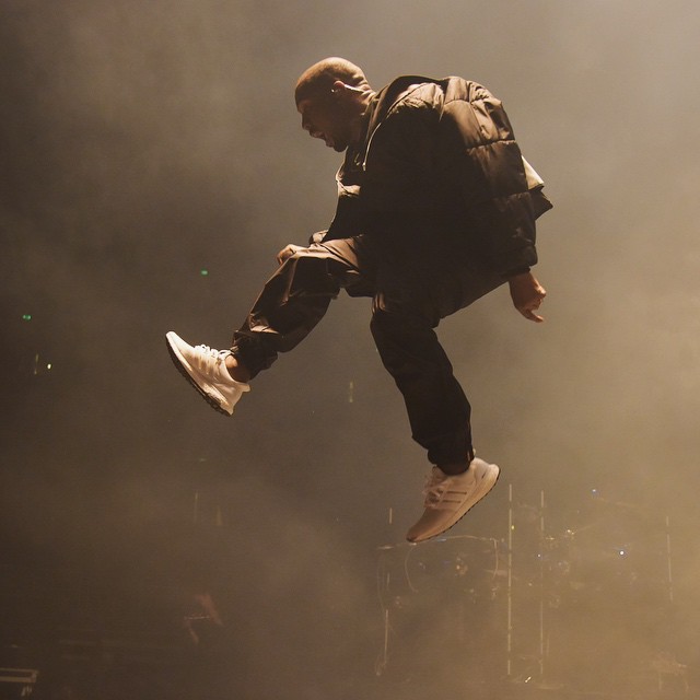 Kanye West juga menjadi orang yang membuat sepatu Adidas Ultraboost menjadi viral.