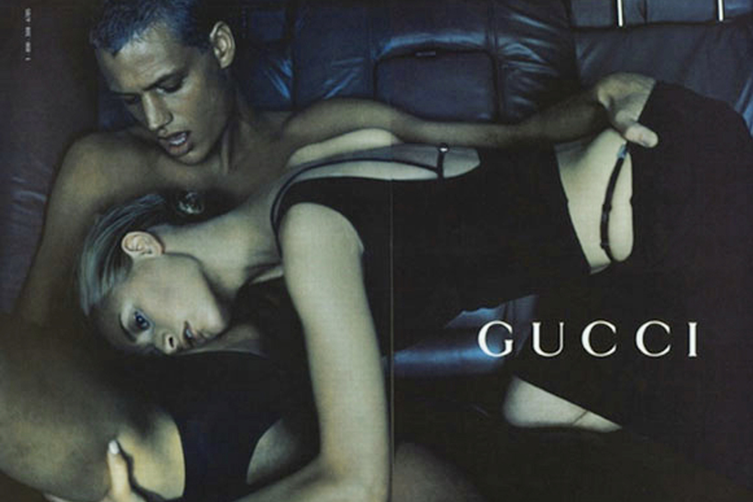 Salah satu campaign provokatif oleh Tom Ford untuk Gucci koleksi Spring/Summer 1998