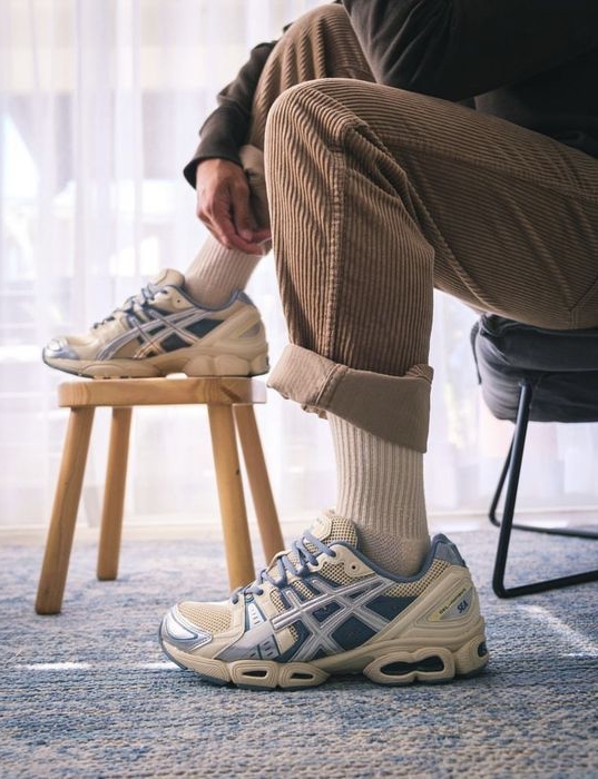 ASICS, brand sepatu sneakers paling hype di 2024