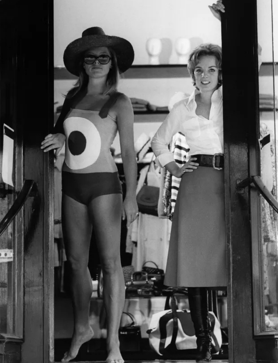 Jil Sander dengan seorang model pada tahun 1968.