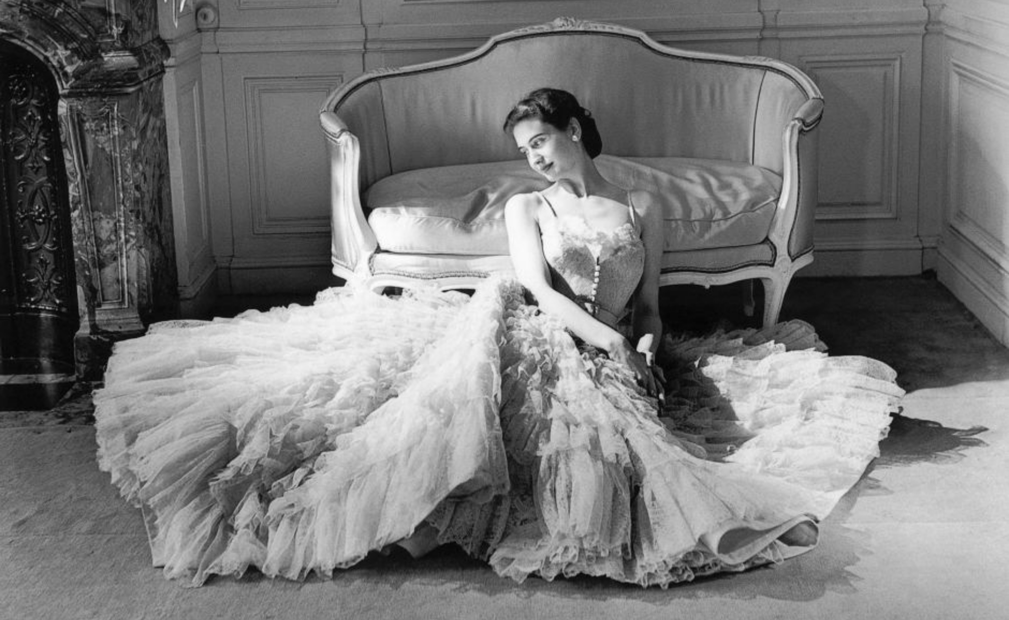 Tampilan salah satu evening dress rancangan Christian Dior dari tahun 1948