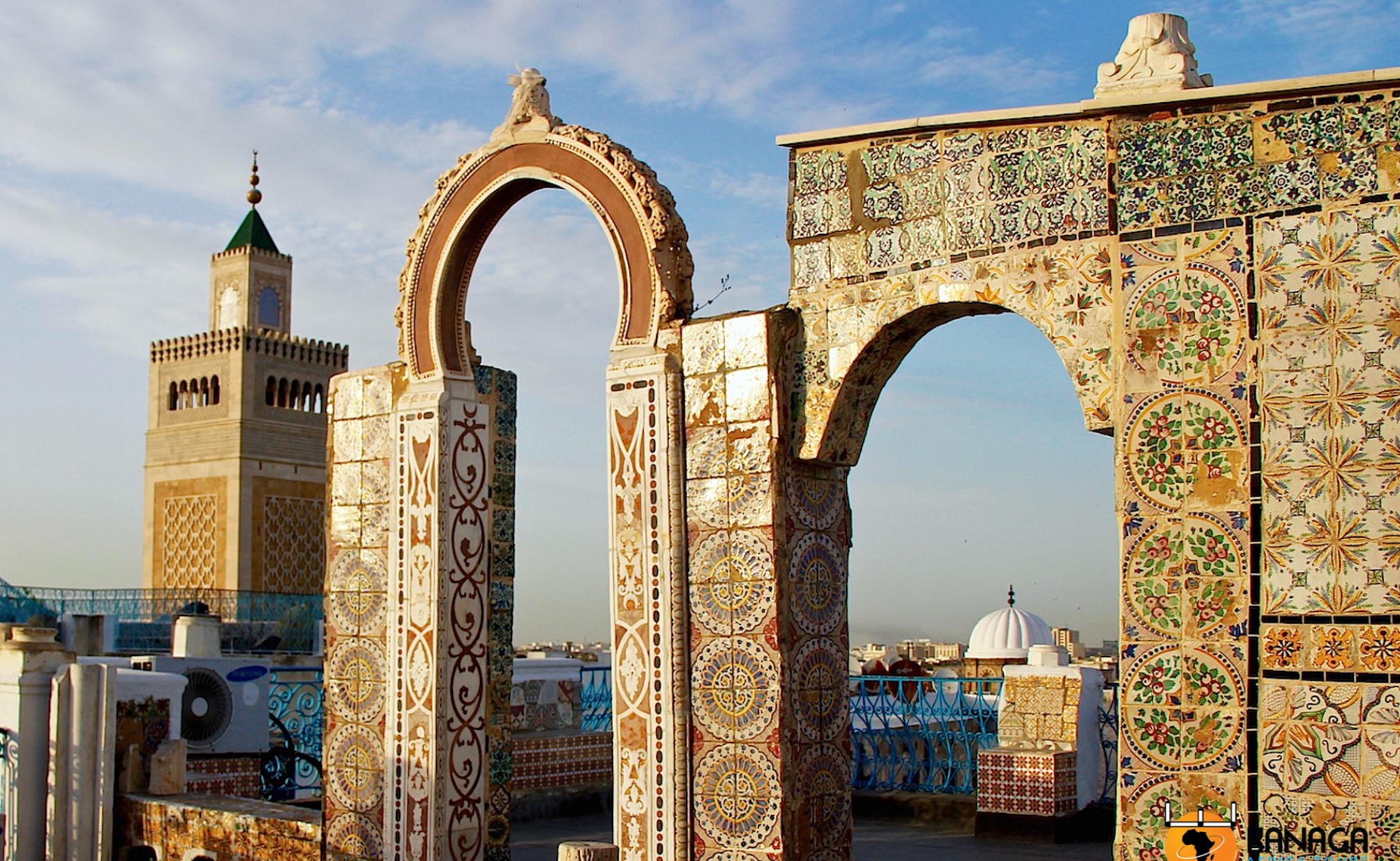 Kota Tunis, Tunisia menjadi tempat kelahiran Azzedine Alaïa