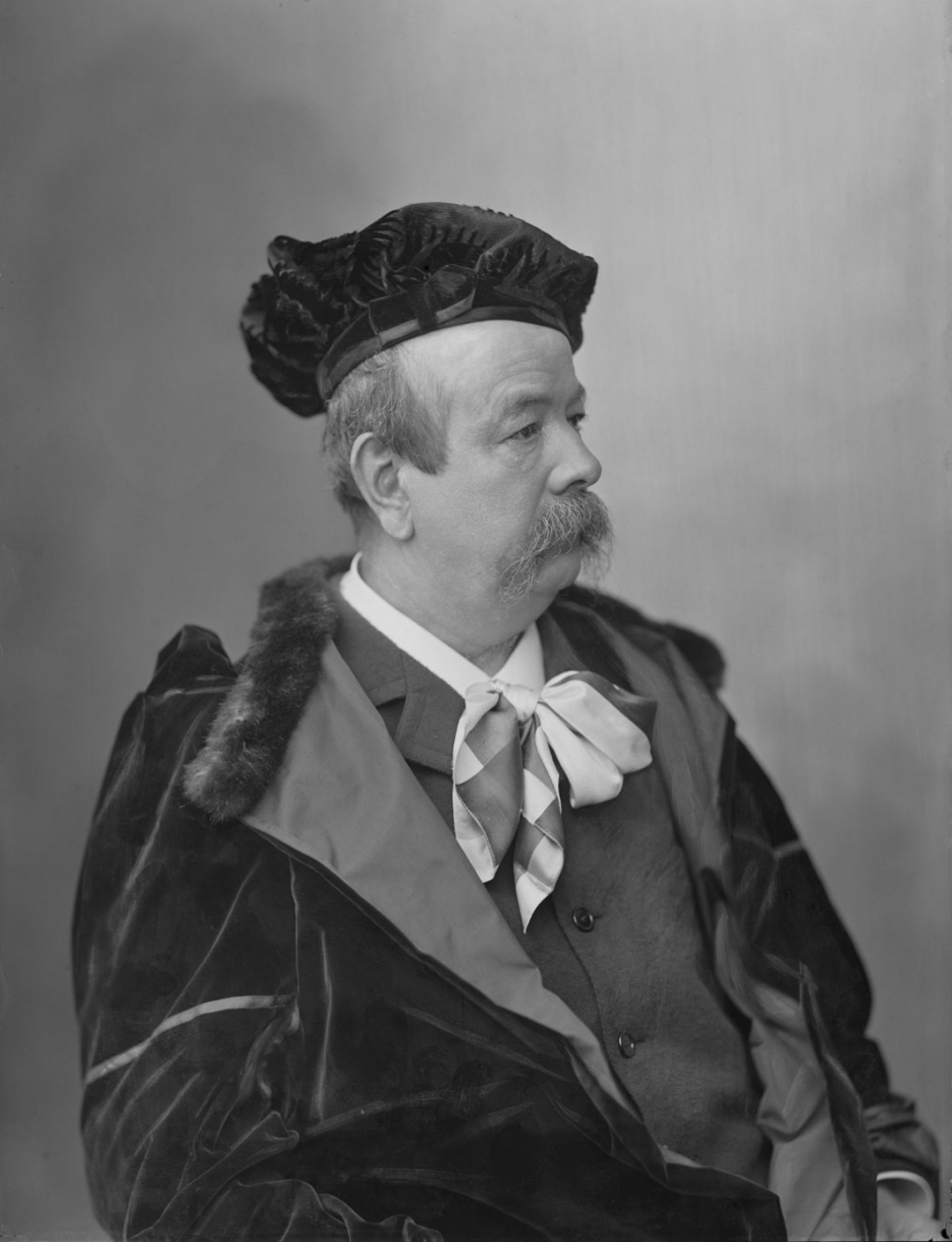 Charles Frederick Worth, pelopor dari haute couture