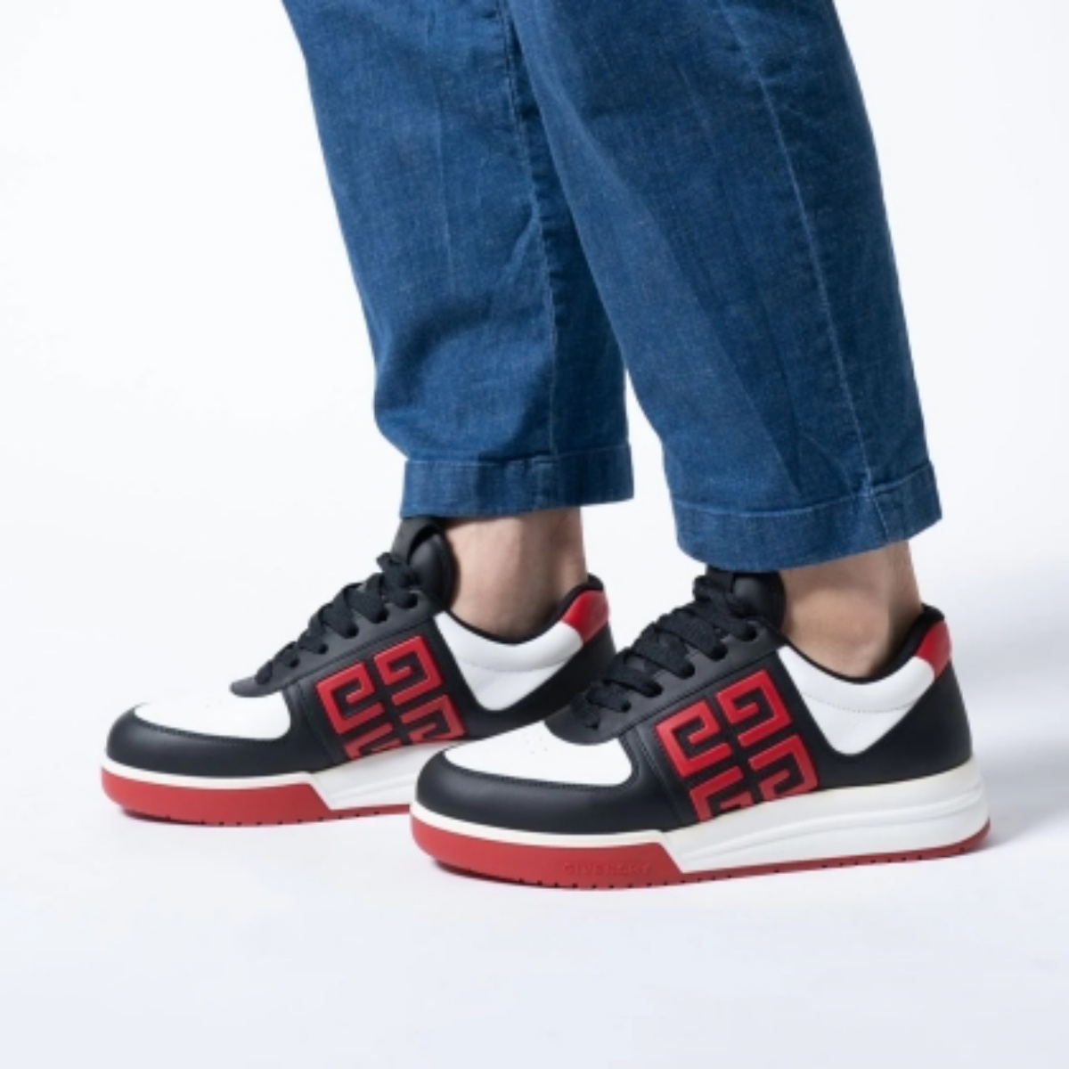 Givenchy 4G Emblem Low Top Sneakers Leather Black/Red