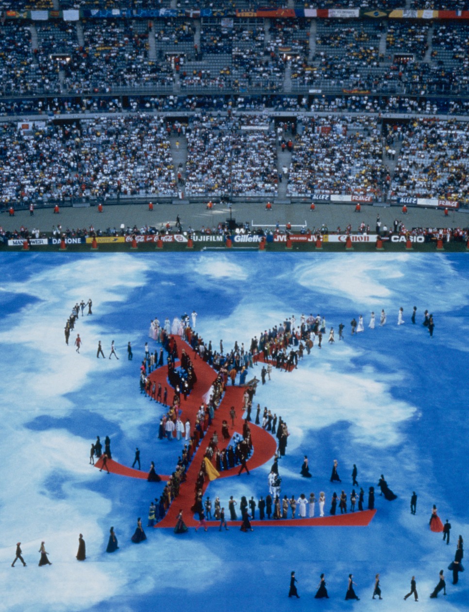 Peragaan busana Yves Saint Laurent sebelum Piala Dunia 1998