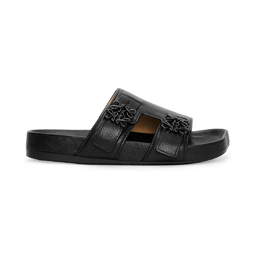 Anagram Buckle Ease Slide in Goatskin Black