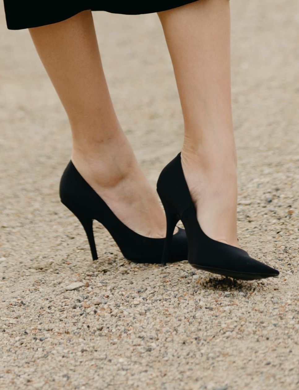 Pump heels merupakan sepatu kerja populer di kalangan wanita