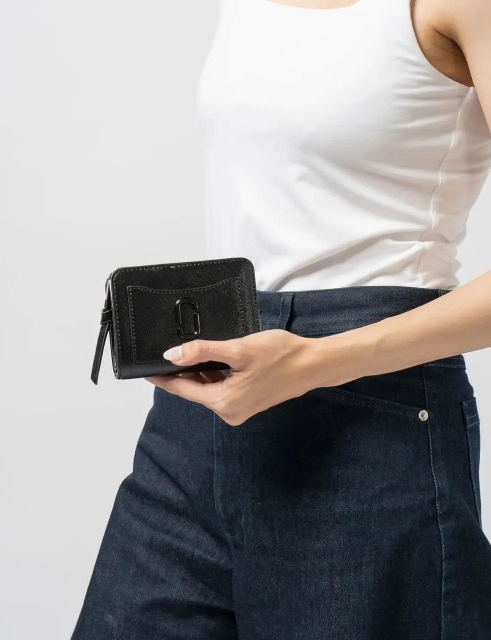 Tampil simple dan minimalis dengan compact wallet