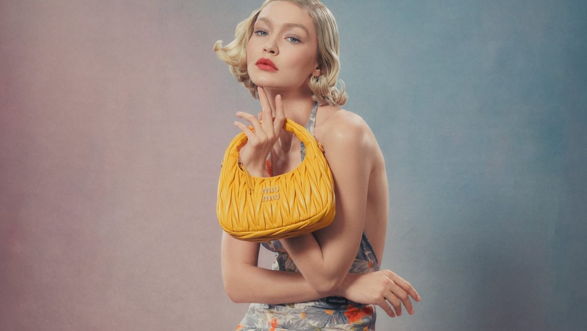 Gigi Hadid Tampil dalam Campaign Koleksi Tas Miu Miu Spring 2024