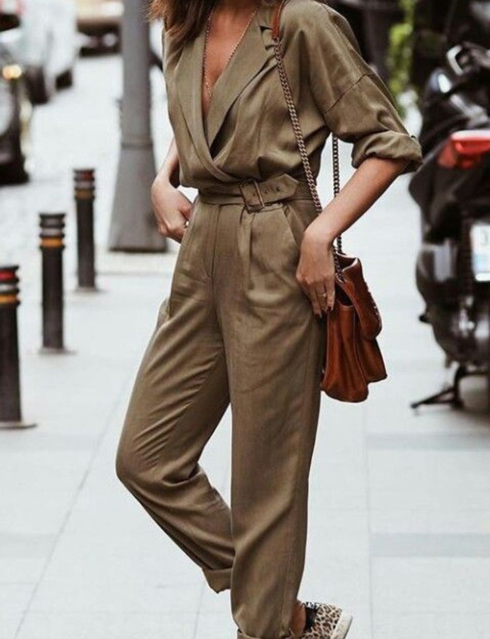 Pilihan stylish untuk ngantor dengan jumpsuit