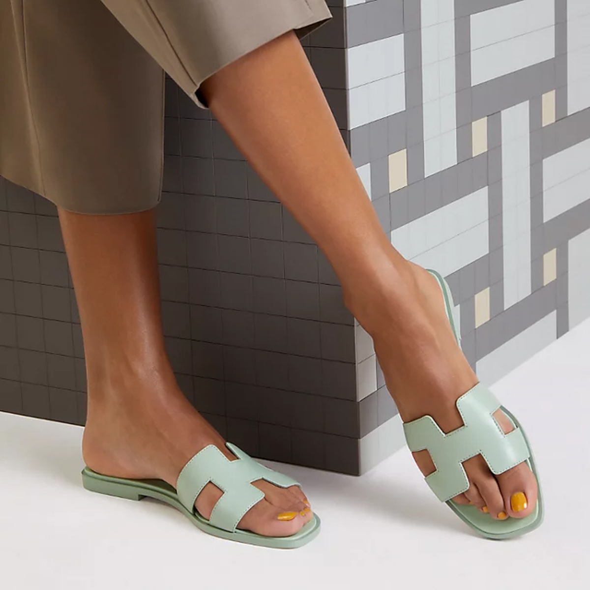 Belanja sandal Hermès Oran di voilà.id