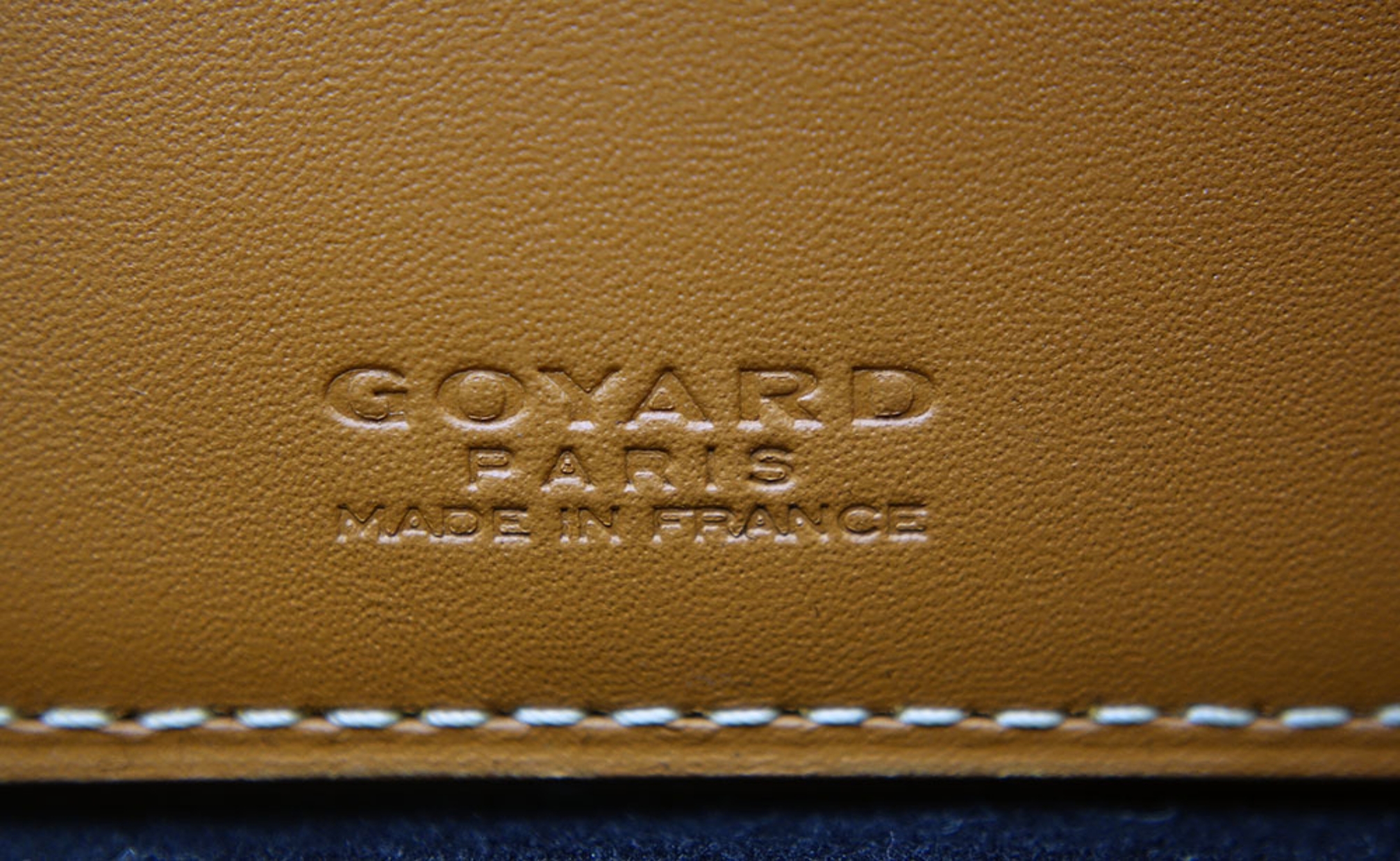 Hot-stamp pada dompet Goyard