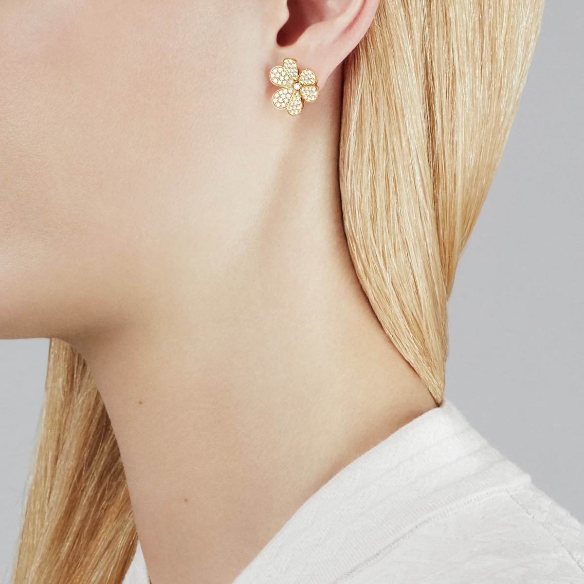 Model anting Frivole Van Cleef & Arpels yang simpel