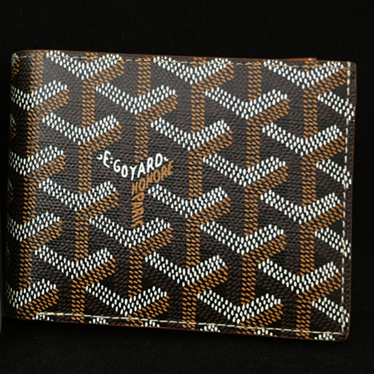 Kilau dompet Goyard