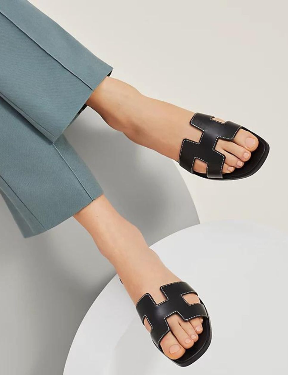 Hermès Oran Sandal yang populer di kalangan fashionista