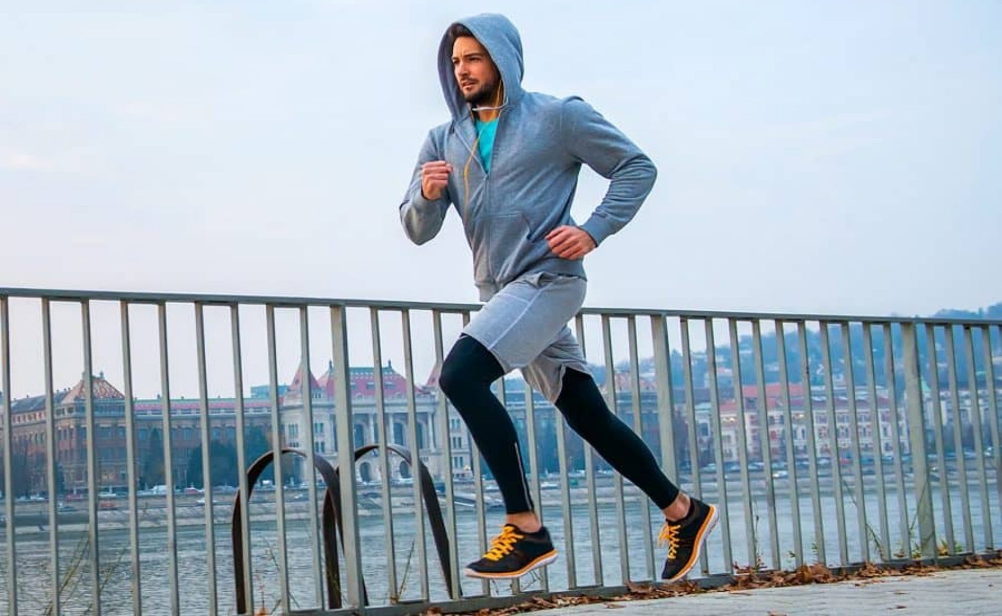 Inspirasi Outfit Jogging Pria yang Bisa Dikoleksi Untuk Memulai Healthy Lifestyle edit.voila.id