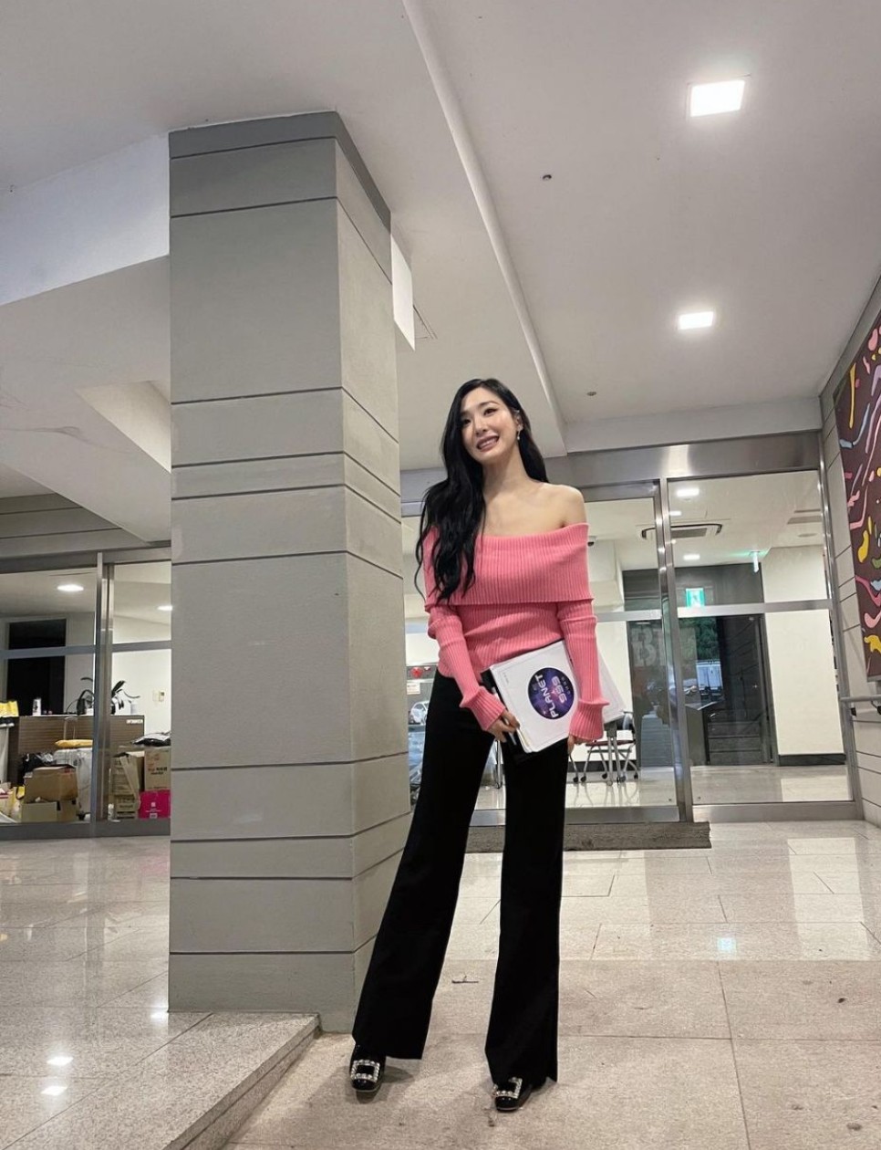 Tiffany Young dengan outfit barbie core-nya