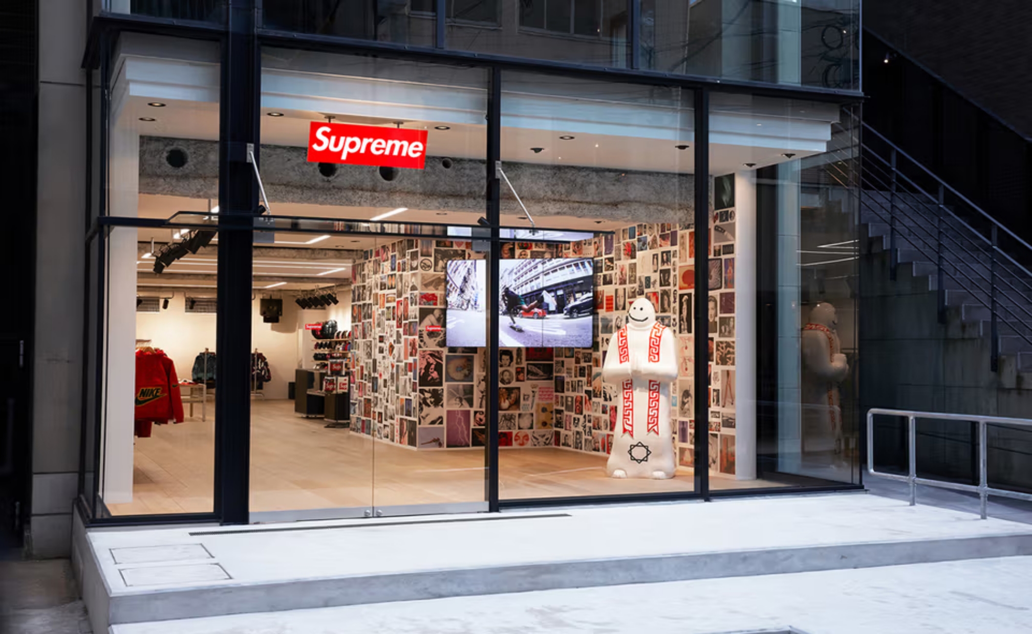 Supreme store di Fukuoka, Jepang