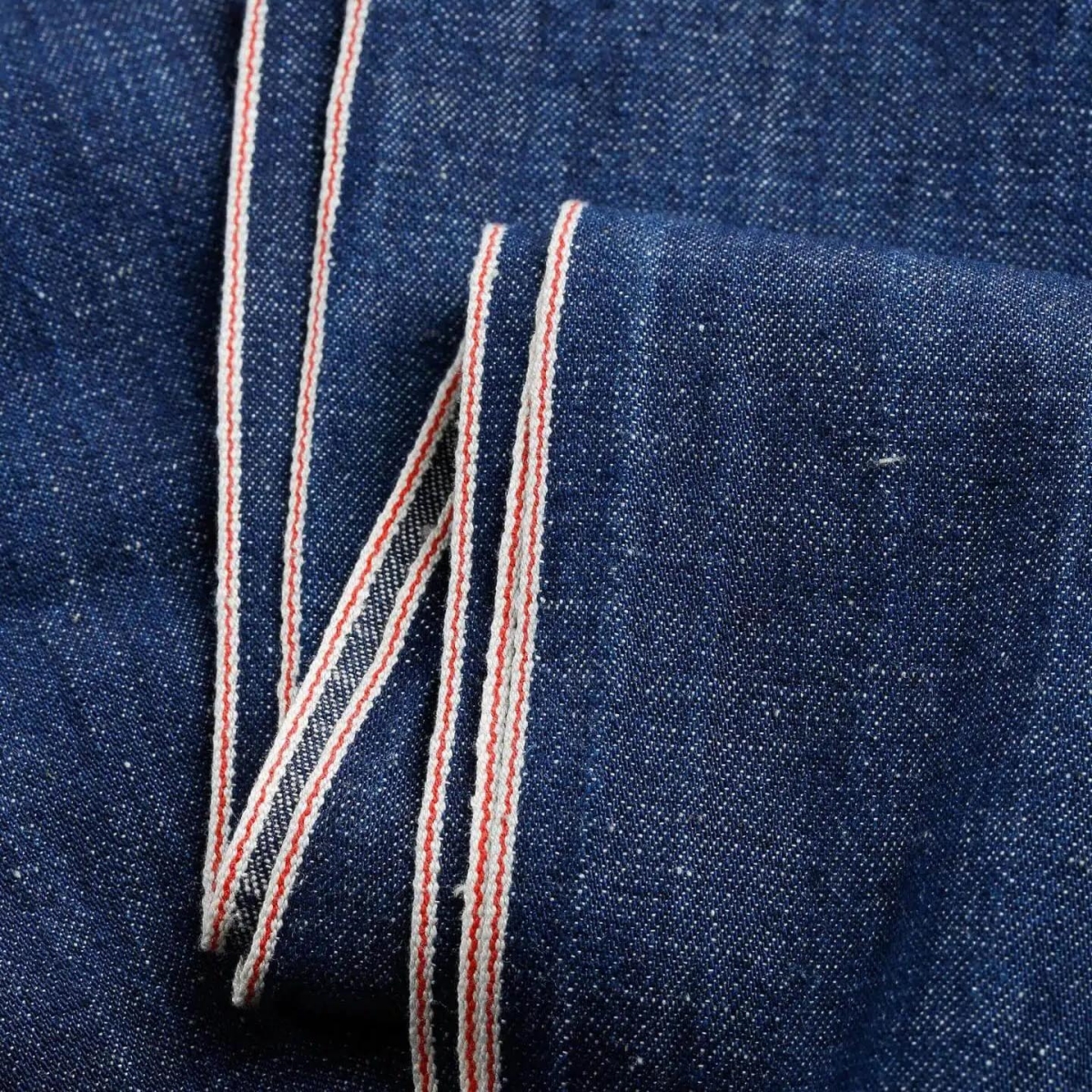 Material denim populer digunakan di industri fashion