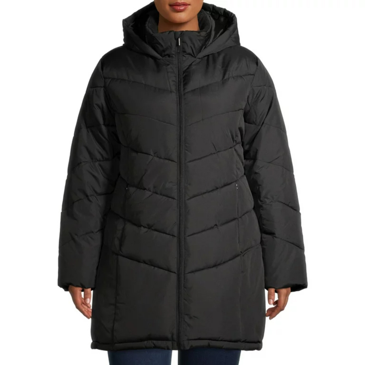 Wanita memakai puffer jacket