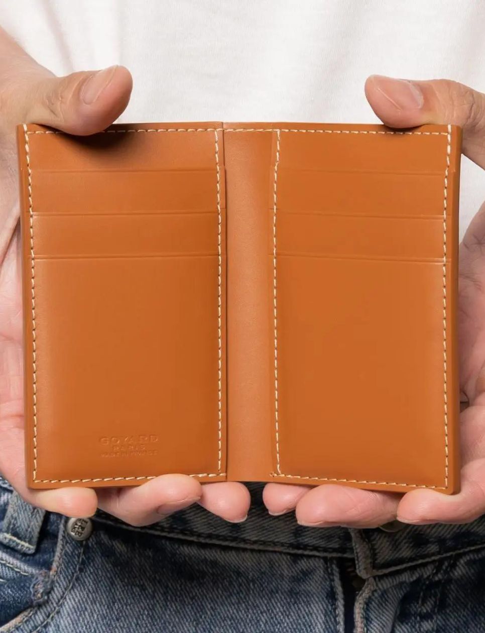 Dompet bifold yang populer di kalangan pria