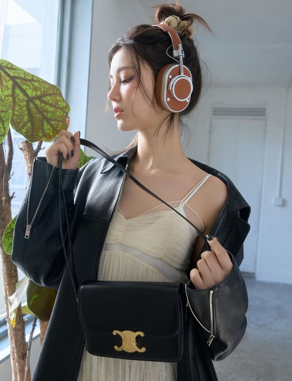 Classique Triomphe Bag, salah satu koleksi tas Danielle New Jeans