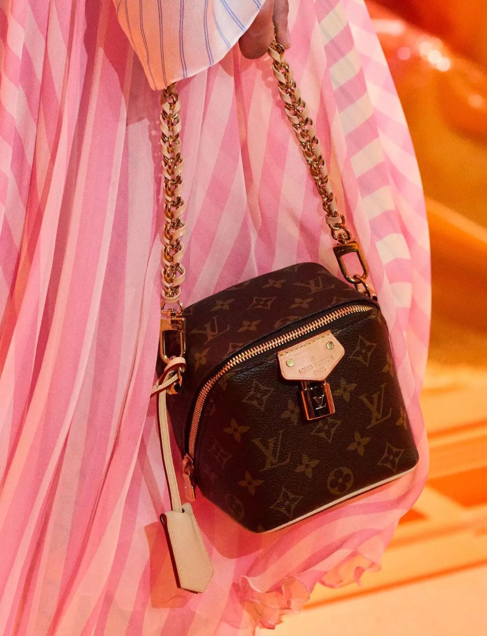 Chain bag terbaru dari Louis Vuitton untuk koleksi Spring/Summer 2024 