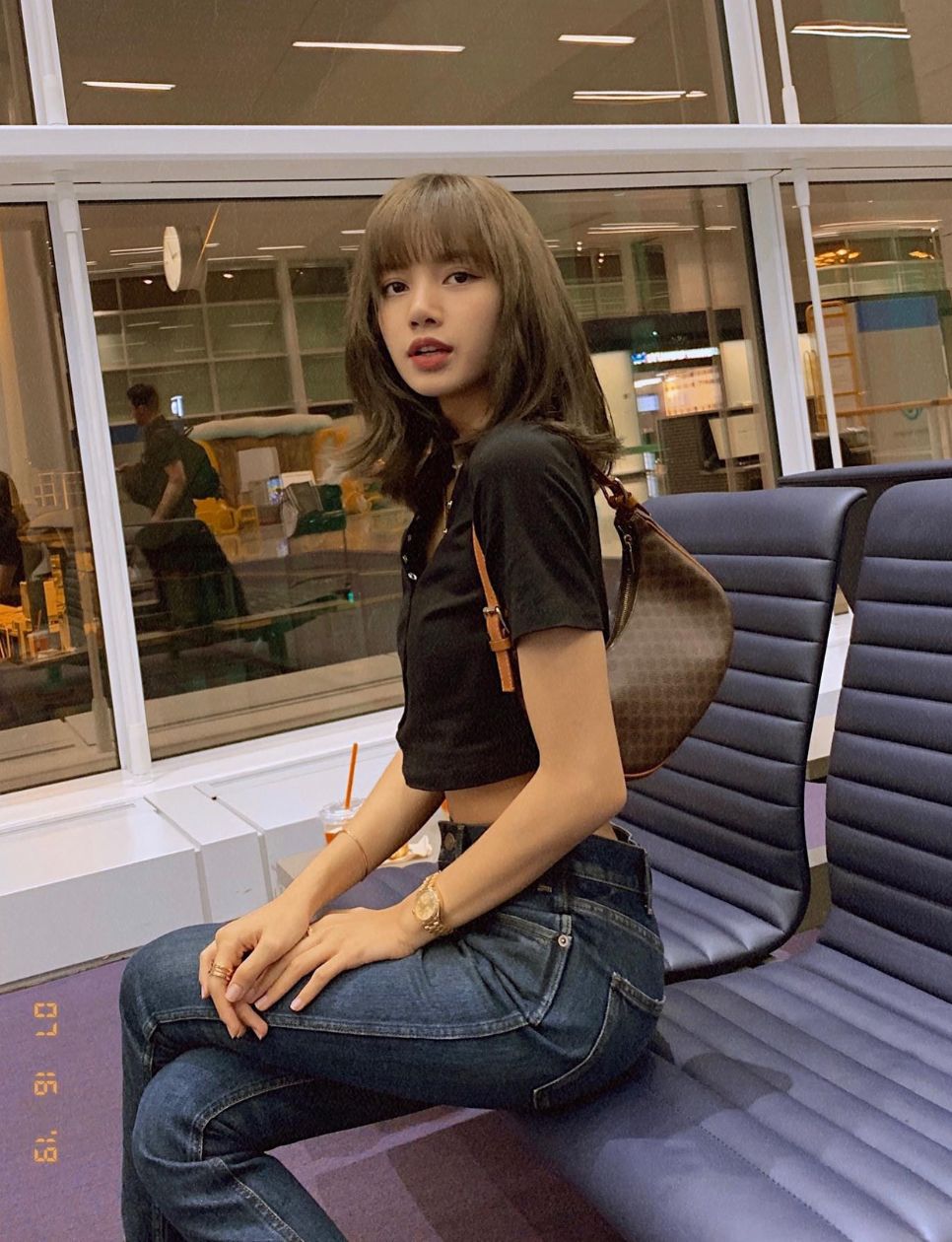 Lisa Blackpink dengan Ava Bag