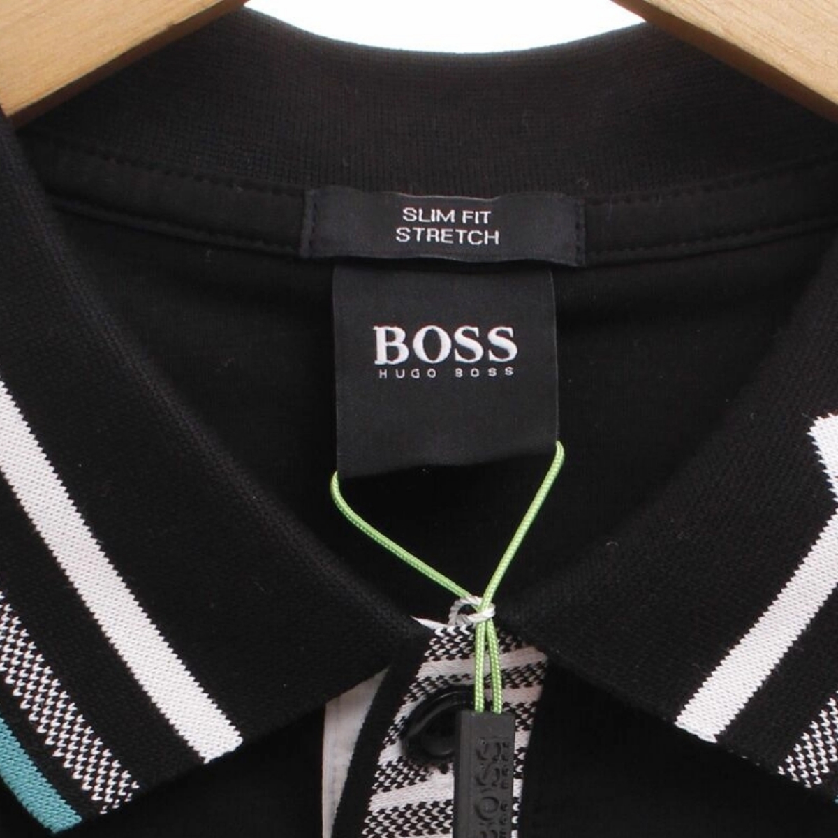 Label Hugo Boss hitam-putih