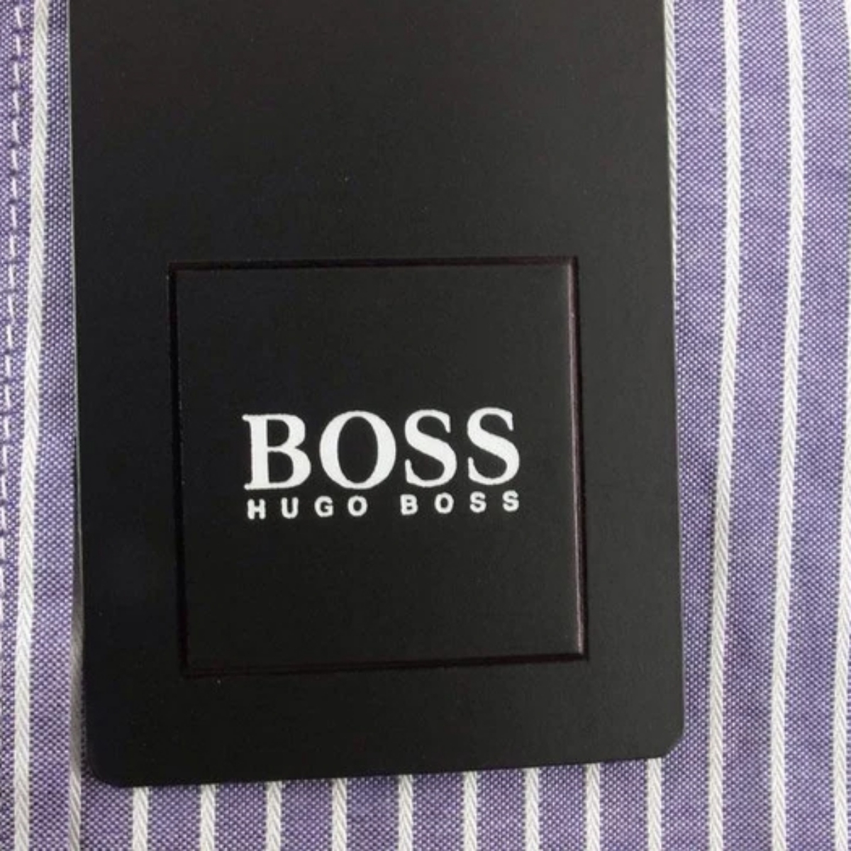 Logo Hugo Boss pada swing tag