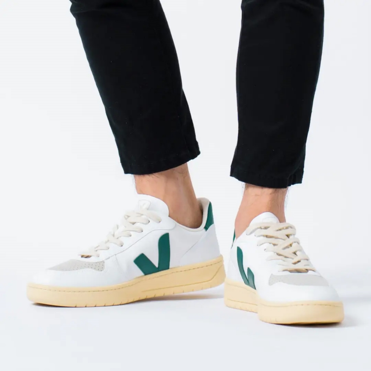 Veja V-10 Low Top Sneakers White Brittany Men 