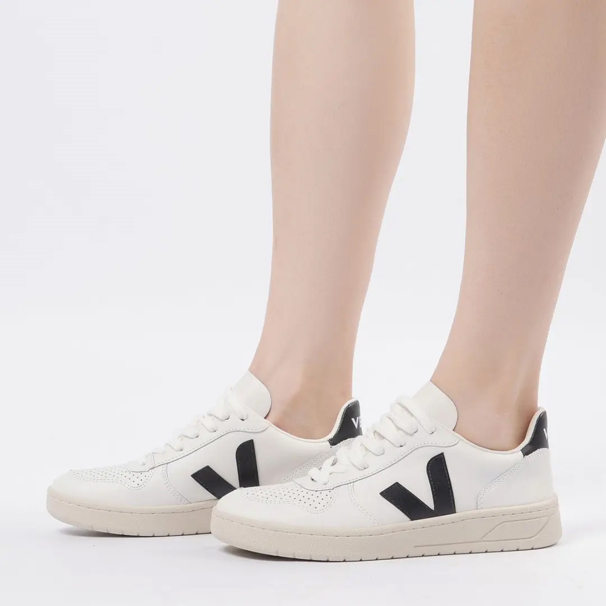 Veja V-10 Low Top Sneakers Extra White Black Women