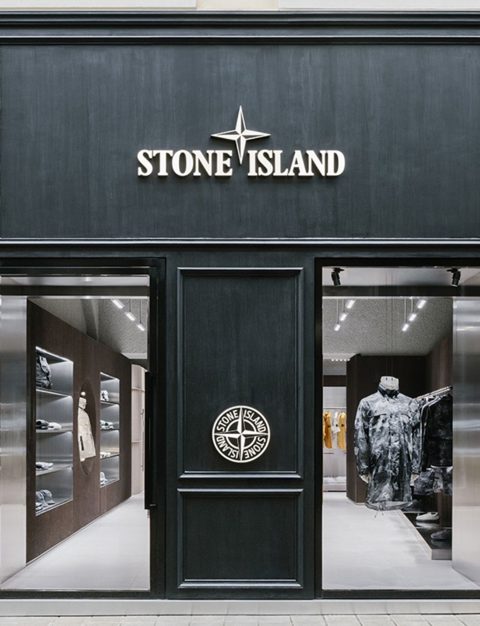 Butik Store Stone Island - Sumber gambar: stoneisland.com