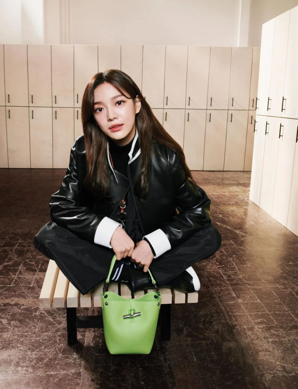 Kim Sejeong dalam campaign terbaru Longchamp dengan koleksi Le Roseau