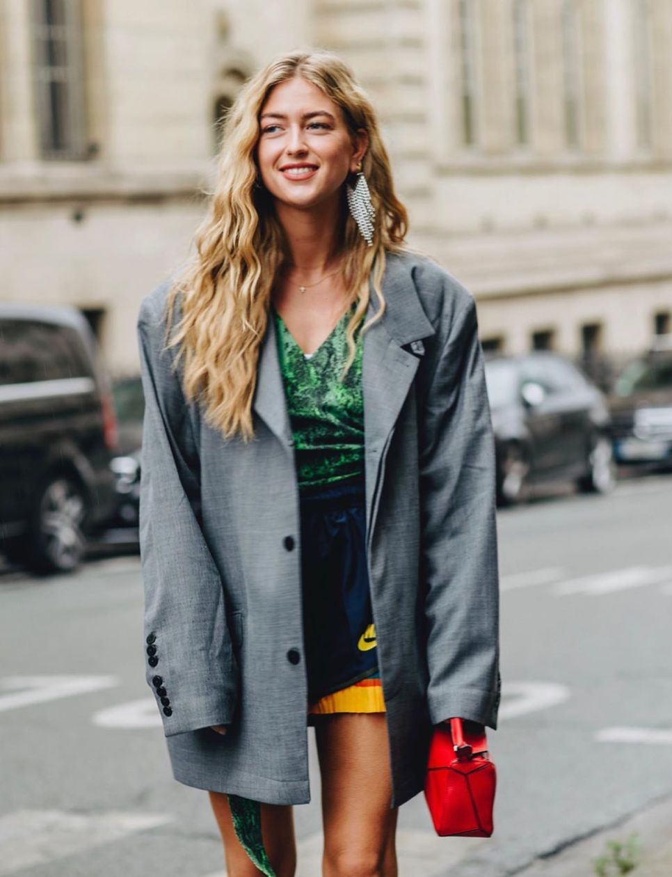 7. Oversized Blazer untuk Gaya Androgini