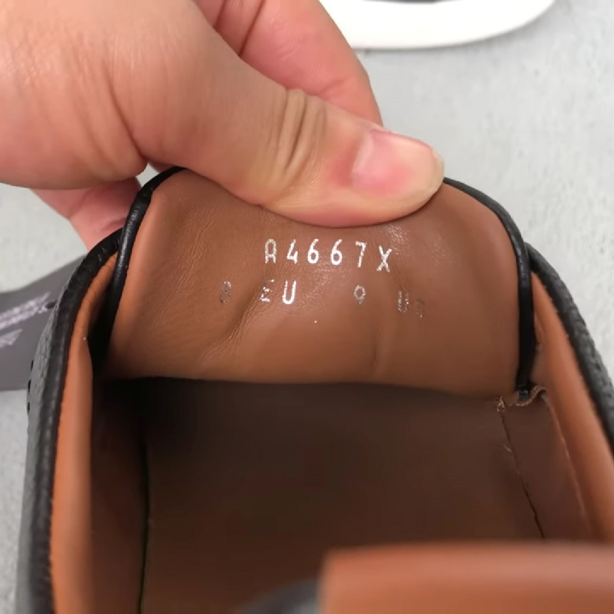 Serial number sepatu Zegna