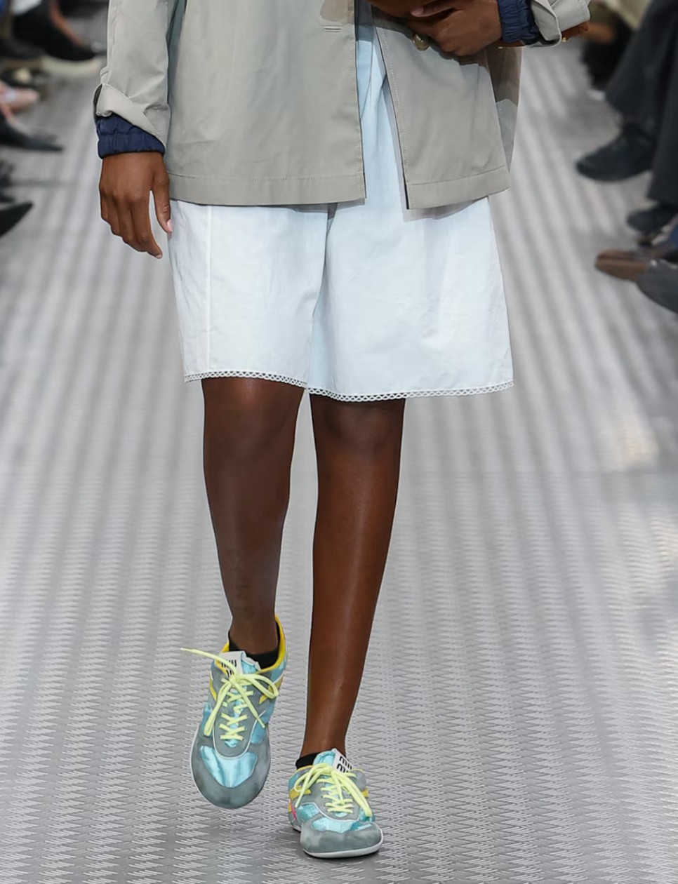 Miu Miu Spring/Summer 2025 Collection Look 10. Sumber gambar: miumiu.com