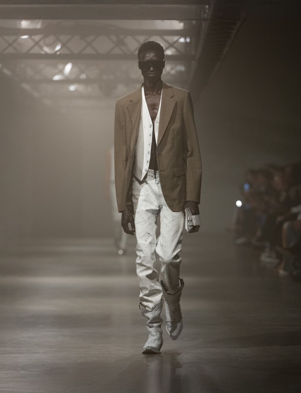 Maison Margiela Spring/Summer 2025 Look 3. Sumber gambar: maisonmargiela.com