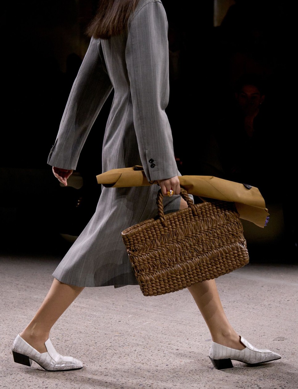 Bottega Veneta Spring/Summer 2025 Fashion Show look 7. Sumber gambar: bottegaveneta.com