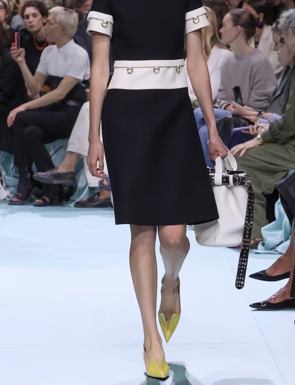 Prada Spring/Summer Womens Collection 2025 Look 21. Sumber gambar: prada.com