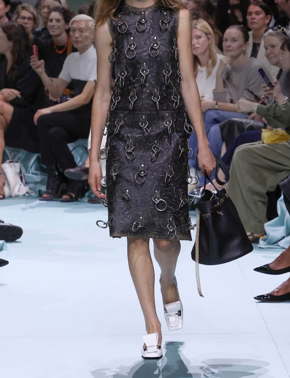 Prada Spring/Summer 2025 Womenswear Look 2. Sumber gambar: prada.com