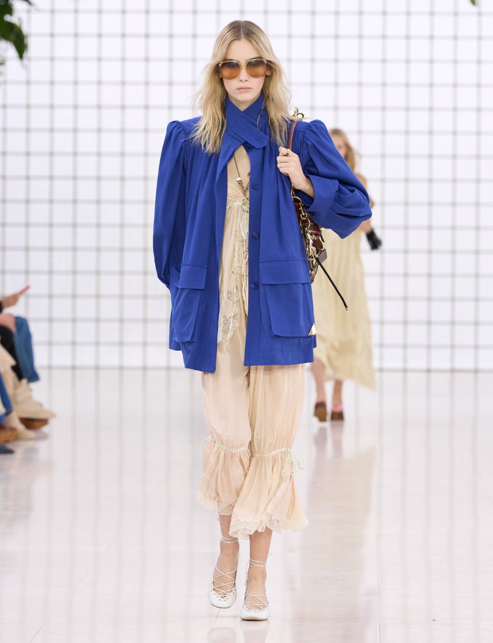 Chloe Summer 2025 Runway Look 11. Sumber gambar: Chloe.com