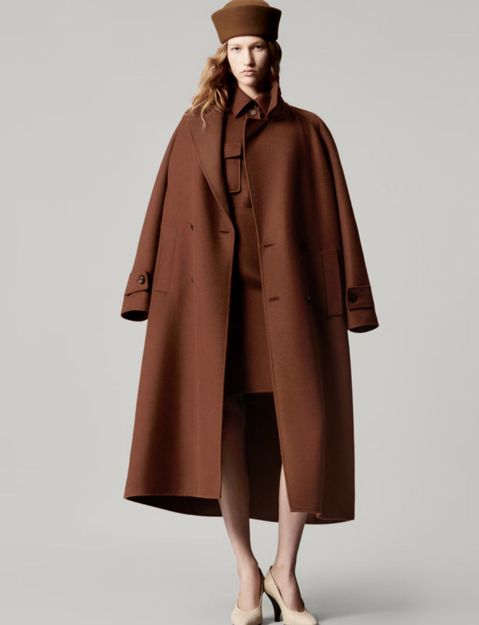 Koleksi Spring/Summer 2025 Loro Piana Look 3 (sumber gambar: ii.loropiana.com)