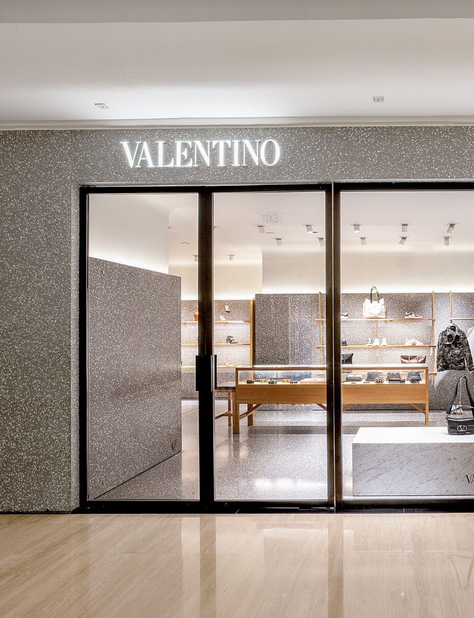 Salah satu butik store Valentino