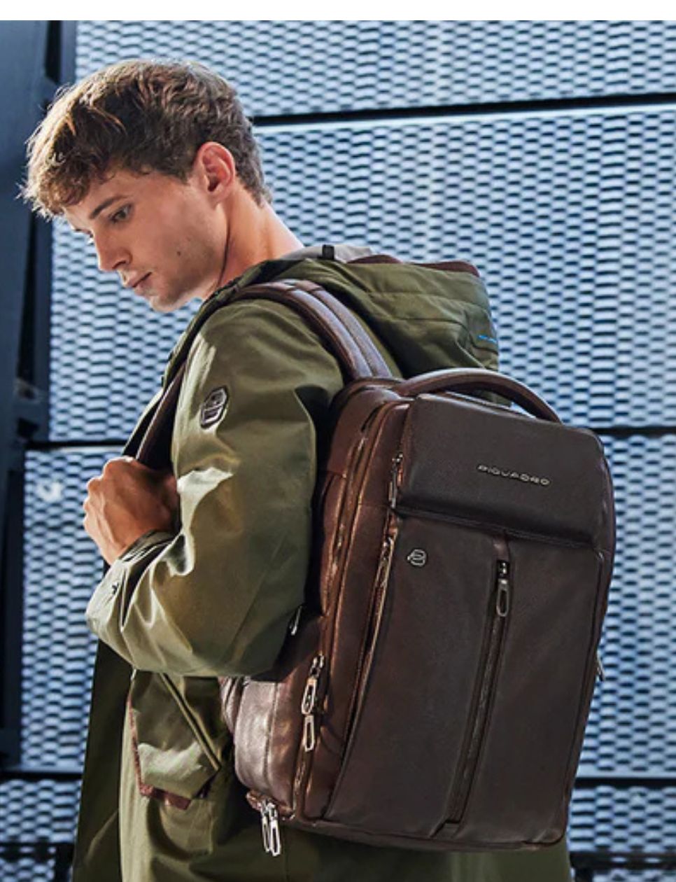 Laptop Backpack dari Piquadro yang cocok untuk daily activity (sumber gambar: piquadro.com)