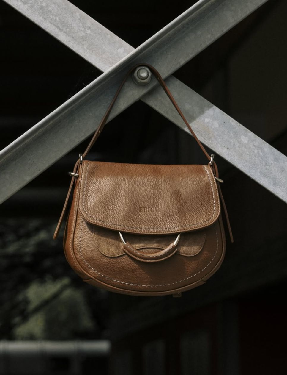 Gondola Collection Handbag dari Bric’s (sumber gambar: instagram.com/bricsmilano)