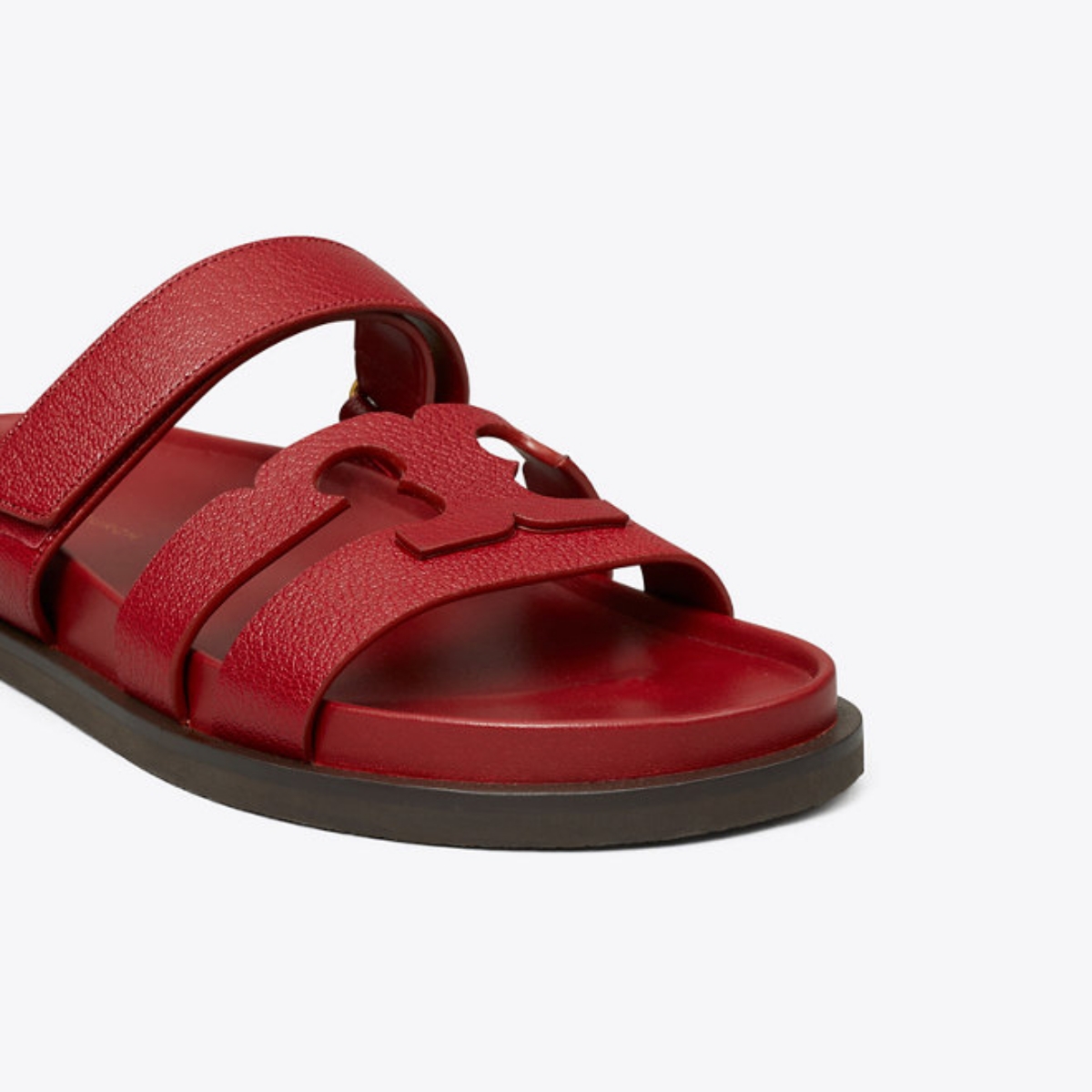 Bagian depan sandal Tory Burch Ines Sport Slide (Sumber foto: https://toryburch.co.id)