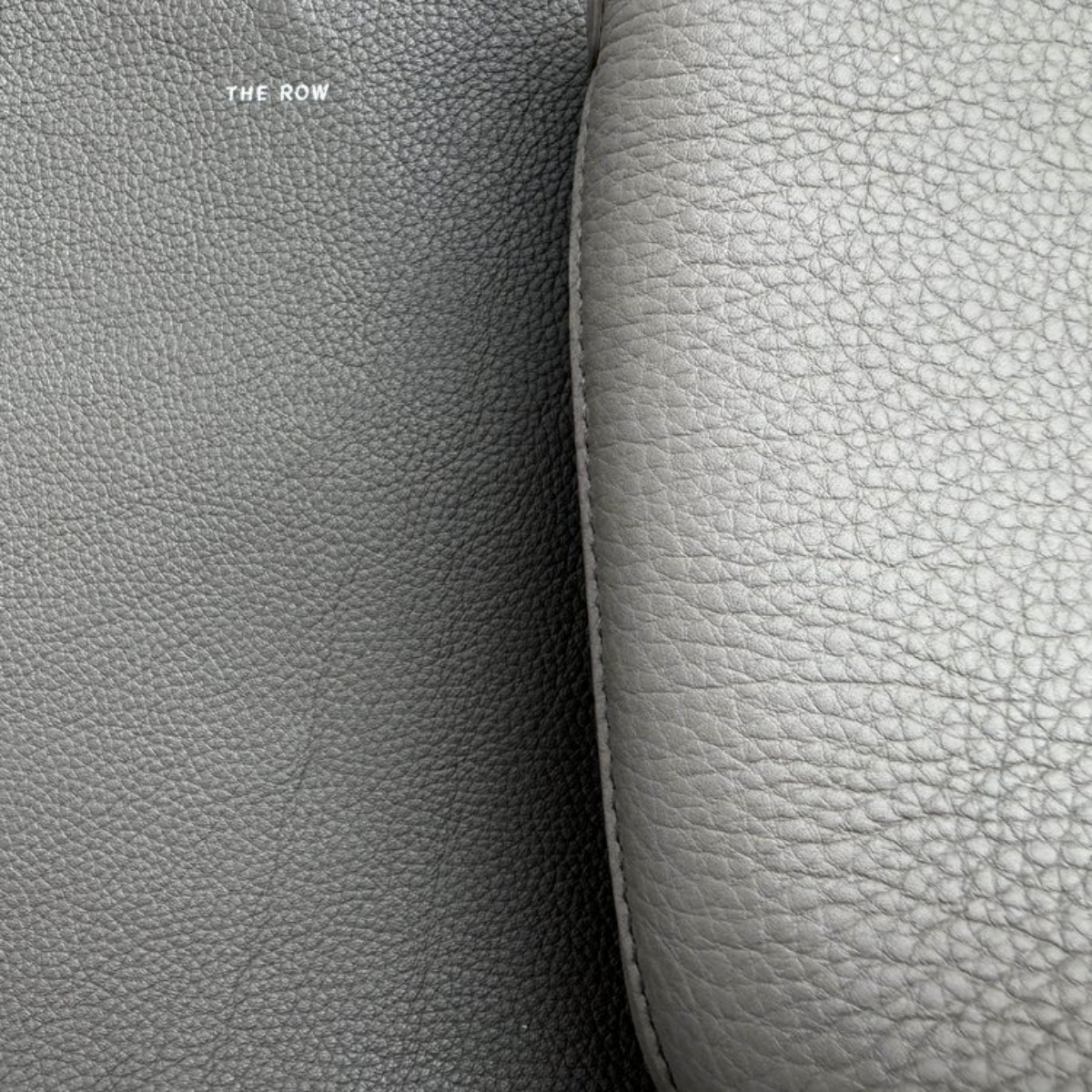 Material leather yang dipakai palsu (kiri dan asli (kanan) (Sumber foto: https://fairlycurated.com/)